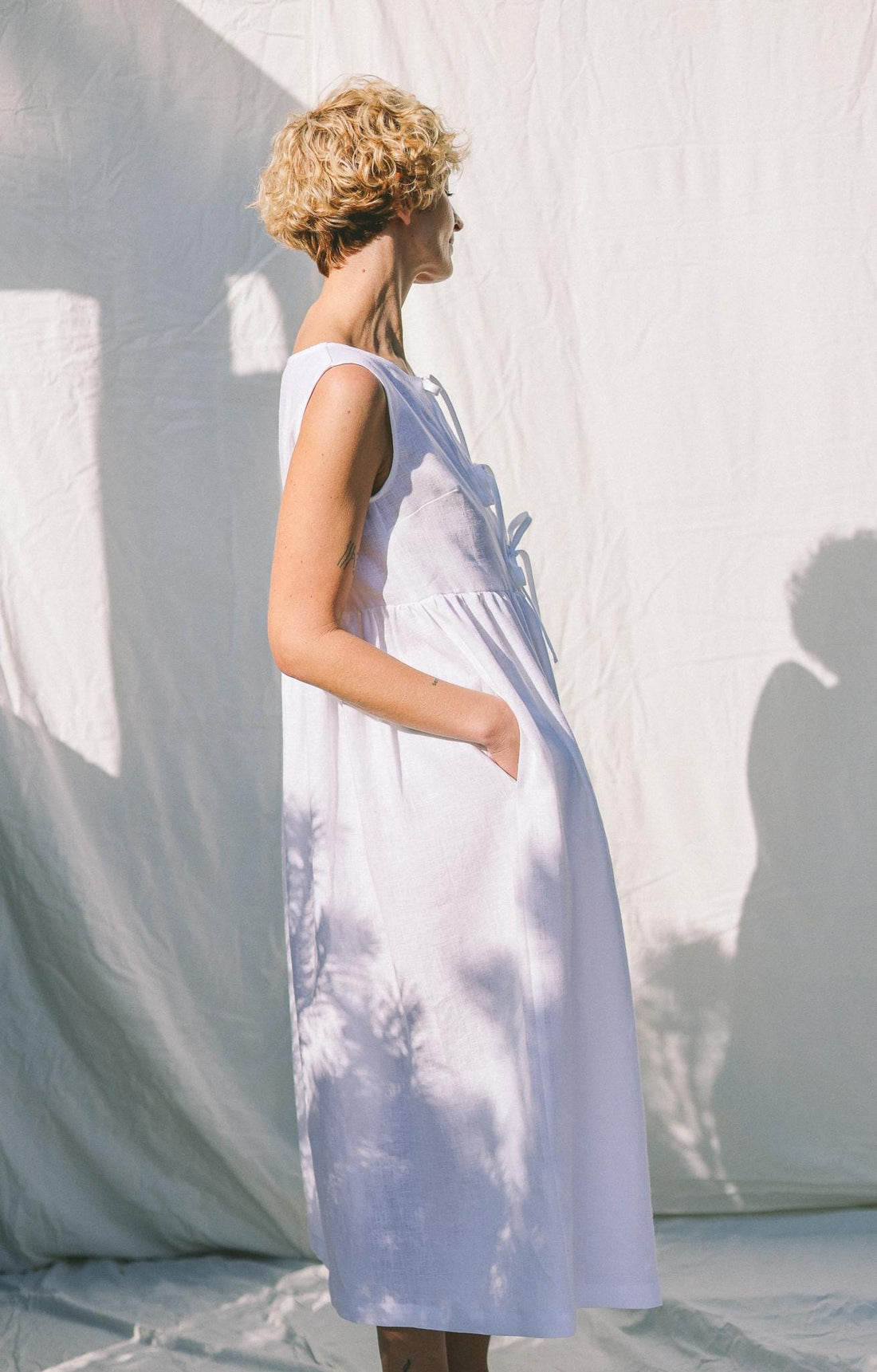Sleeveless linen dress with ties and ruffled skirt GEMMA • OFFON CLOTHING