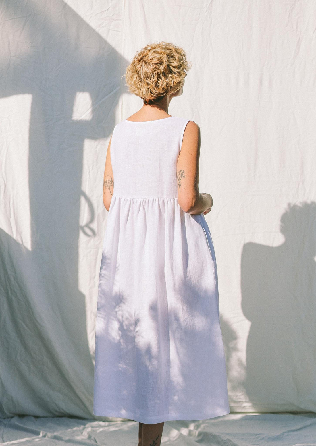 Sleeveless linen dress with ties and ruffled skirt GEMMA • OFFON CLOTHING
