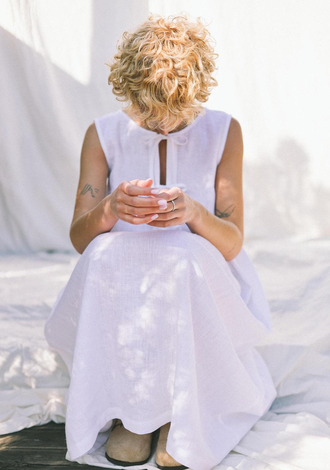 Sleeveless linen dress with ties and ruffled skirt GEMMA • OFFON CLOTHING