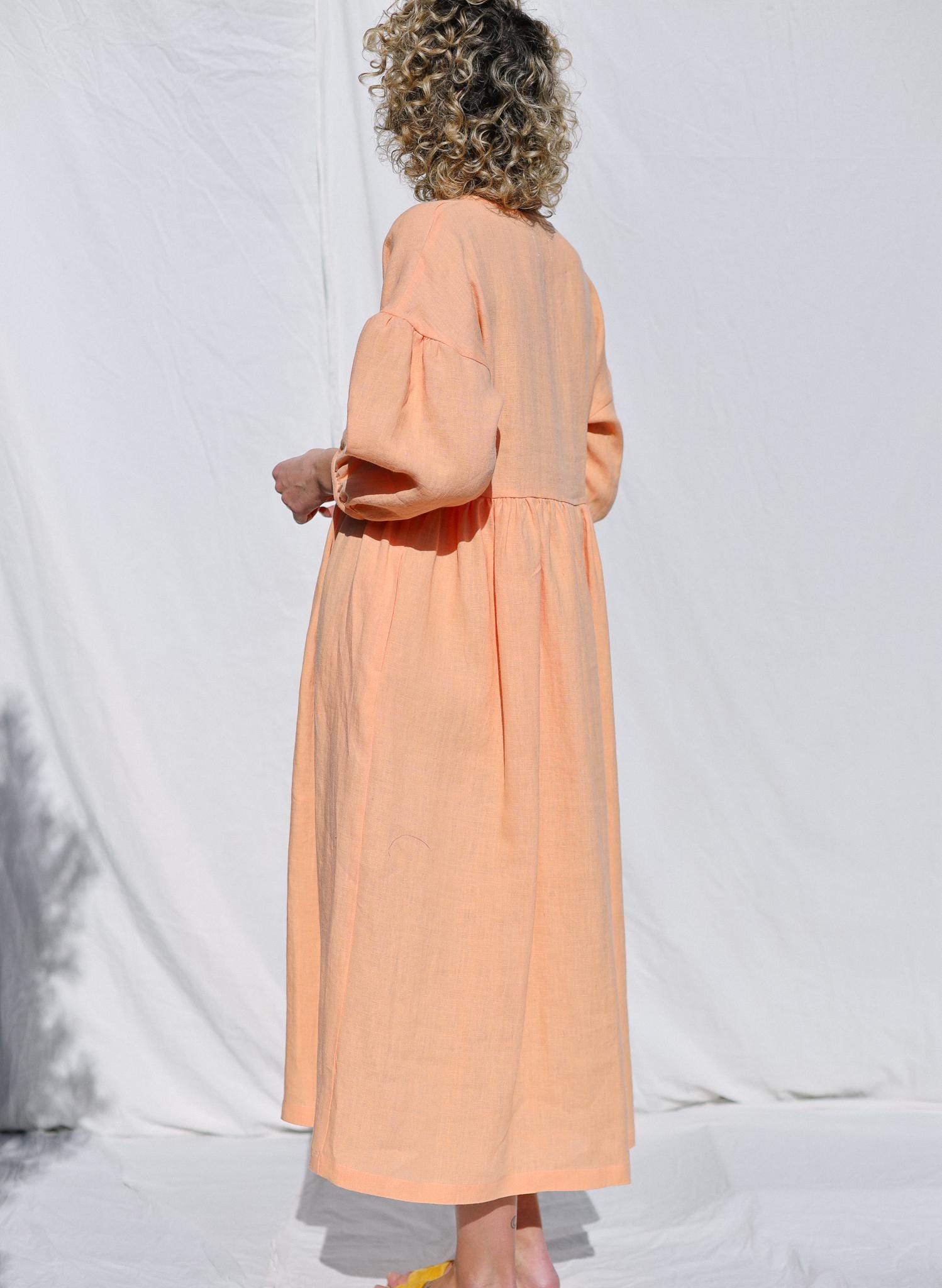 Linen loose fit V-neck dress with puffy sleeve / OFFON CLOTHING