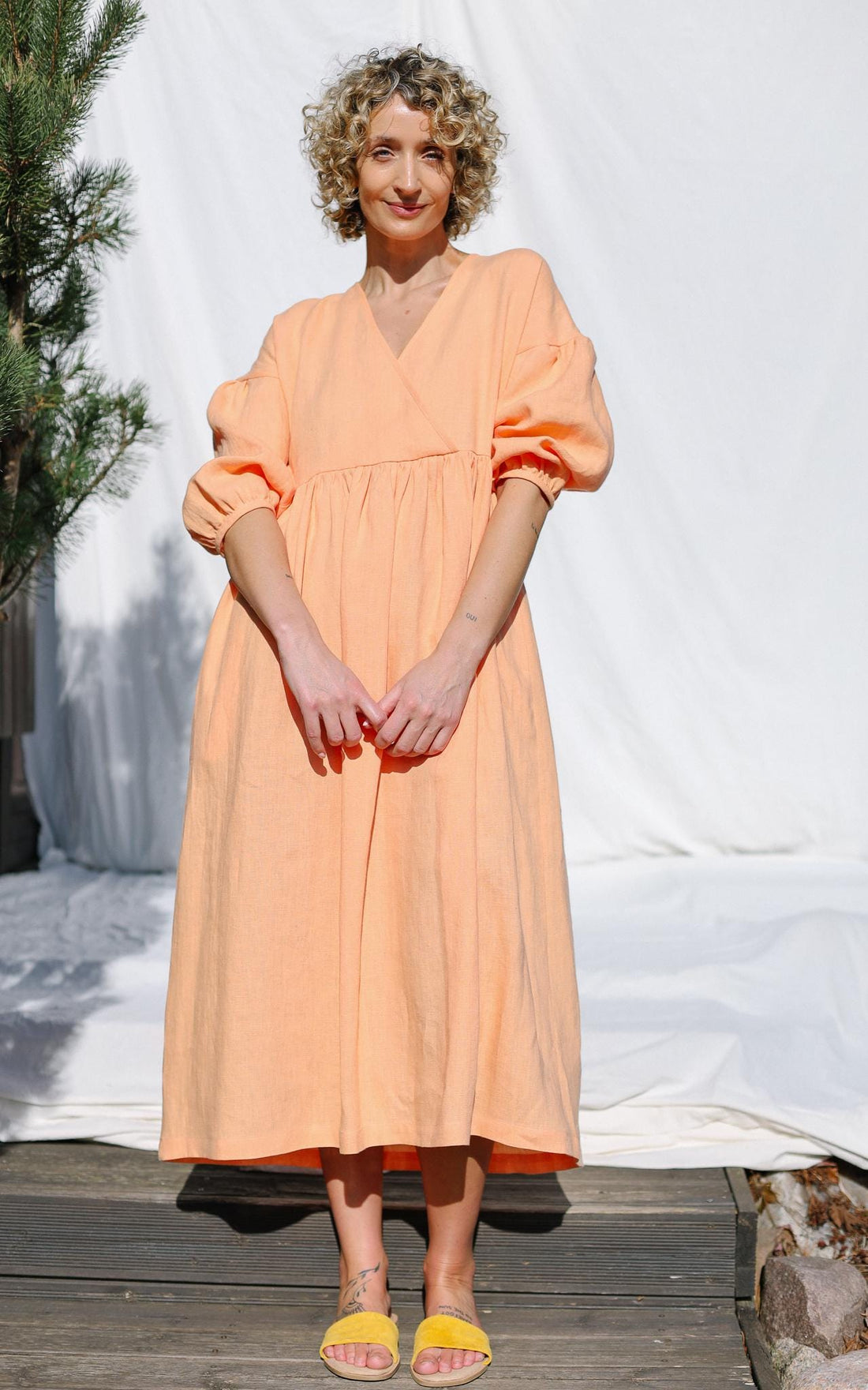 Linen loose fit V-neck dress with puffy sleeve / OFFON CLOTHING