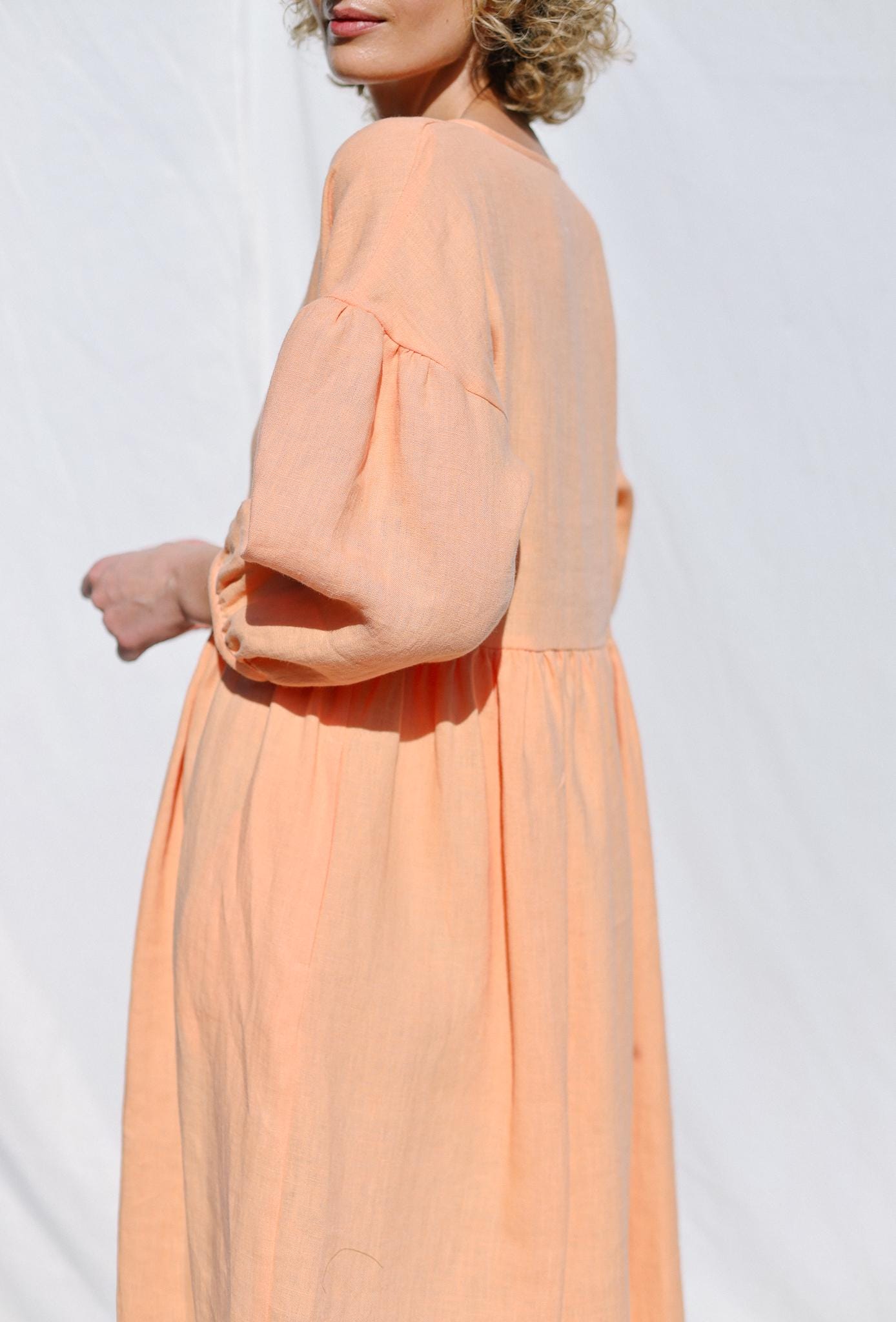 Linen loose fit V-neck dress with puffy sleeve / OFFON CLOTHING