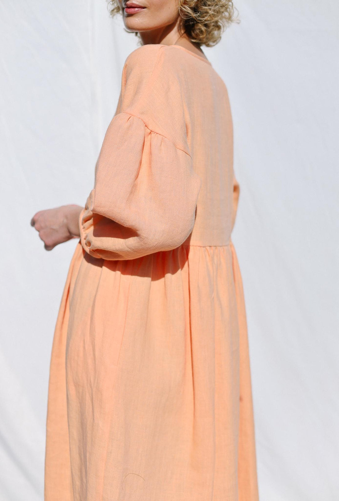 Linen loose fit V-neck dress with puffy sleeve / OFFON CLOTHING